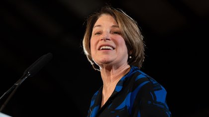 Klobuchar seeks shift from Senate to Minnesota governor