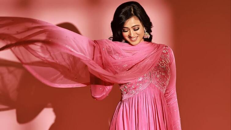 Shweta Tiwari Birthday Special: 8 Traditional Outfits Perfect For Diwali 2025