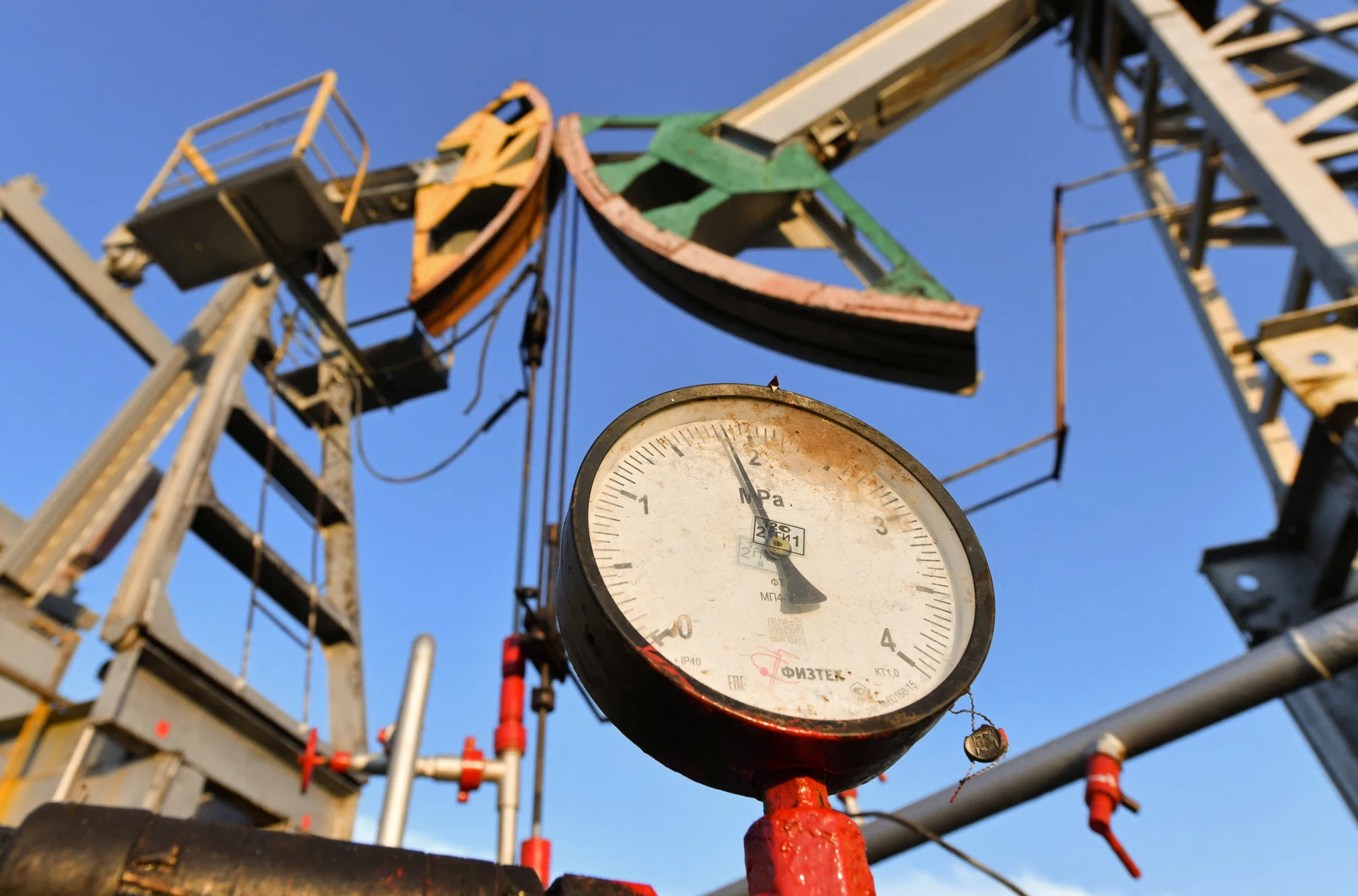 G7 nations say they will target those continuing to increase Russian oil purchases