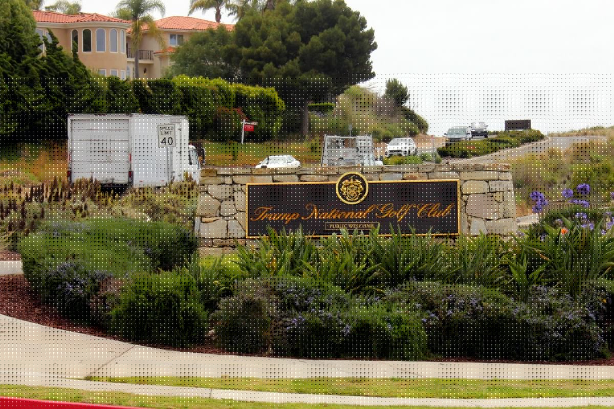 Detienen a hombre armado cerca del club de golf de Trump antes de su visita a California