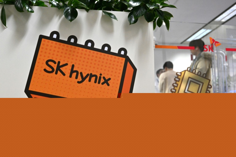 SK Hynix ADR Surges 8% as AI Memory Demand and Seoul Chip Rally Fuel Investor Buying