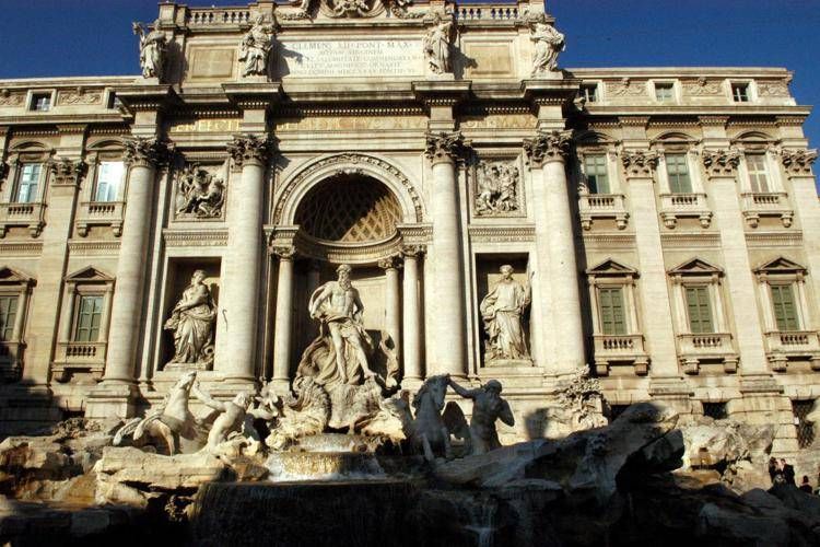Fontana di Trevi a pagamento dal 2 febbraio: ingresso 2 euro per turisti e non residenti