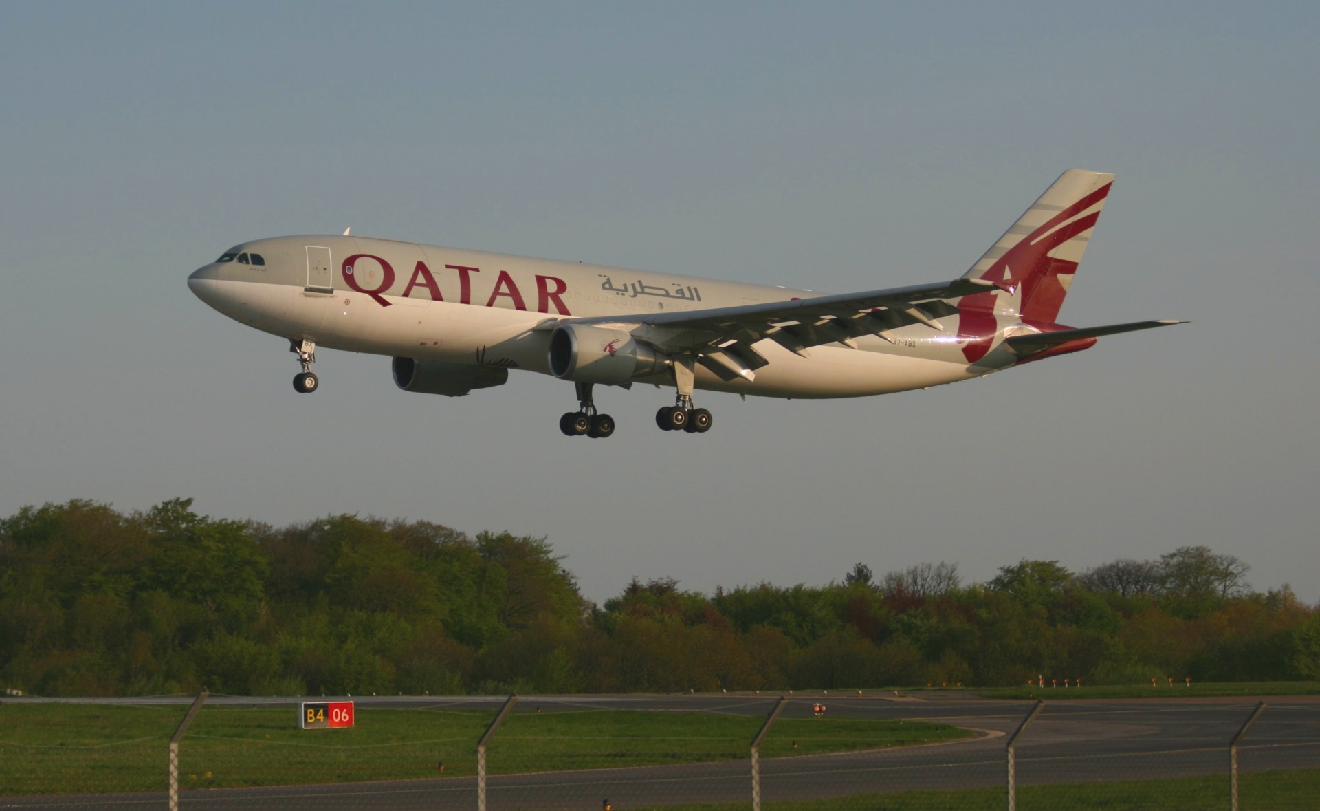 Comisia Europeană a demis un înalt funcţionar investigat pentru că primit călătorii la Business Class plătite de statul Qatar / Cazul, separat de scandalul de corupție Qatargate