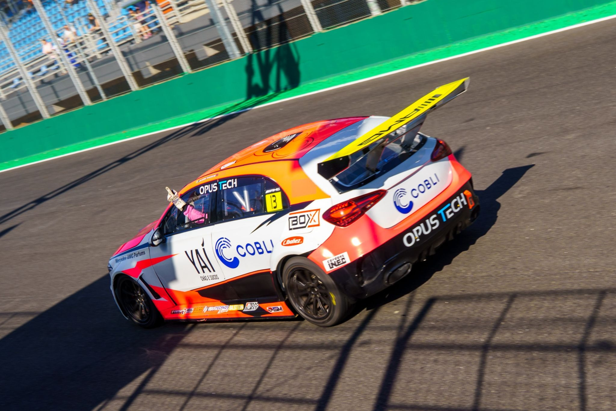 AMG Cup Brasil tem climão: Franceschini vence e sai machucado