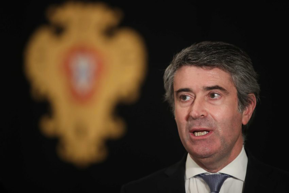 Autárquicas: Carneiro acusa Montenegro de “grande desumanidade” na declaração sobre barracas