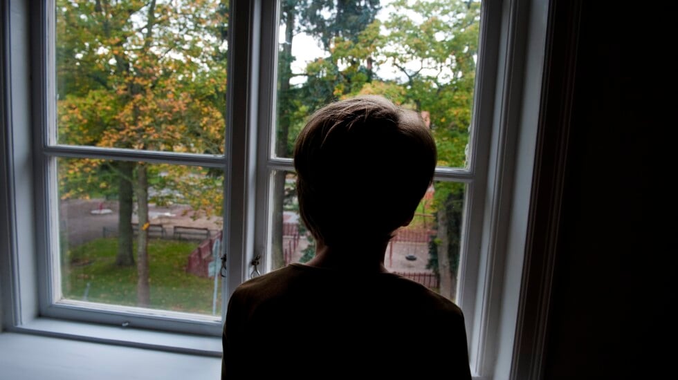 Sonen kröp ut genom fönstret – mamman döms av hovrätten