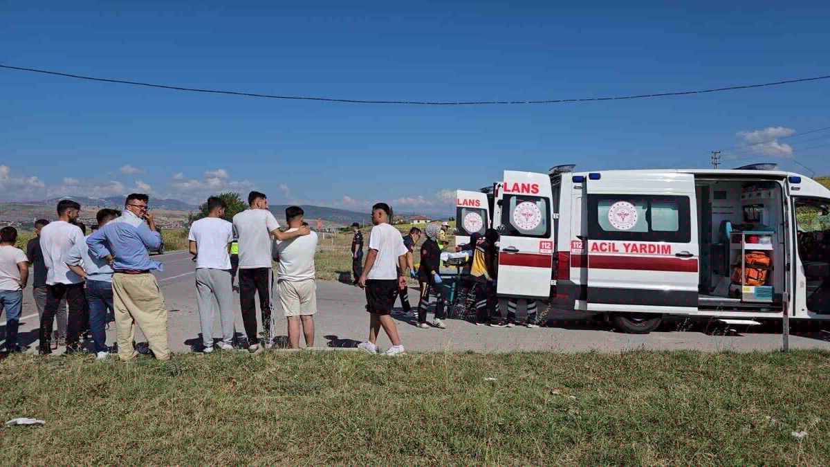 Vezirköprü'de Motosiklet Kazası: 3 Yaralı