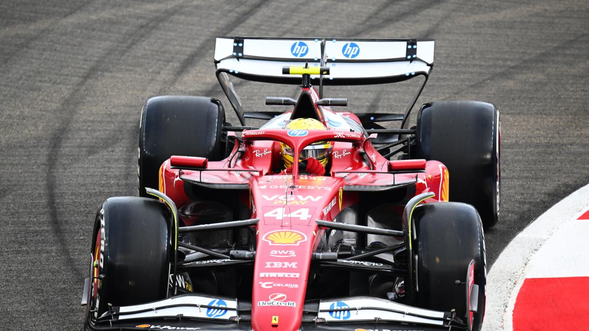 Russell, pole e record della pista a Singapore. Deludono le Ferrari: Hamilton 6°, Leclerc 7°
