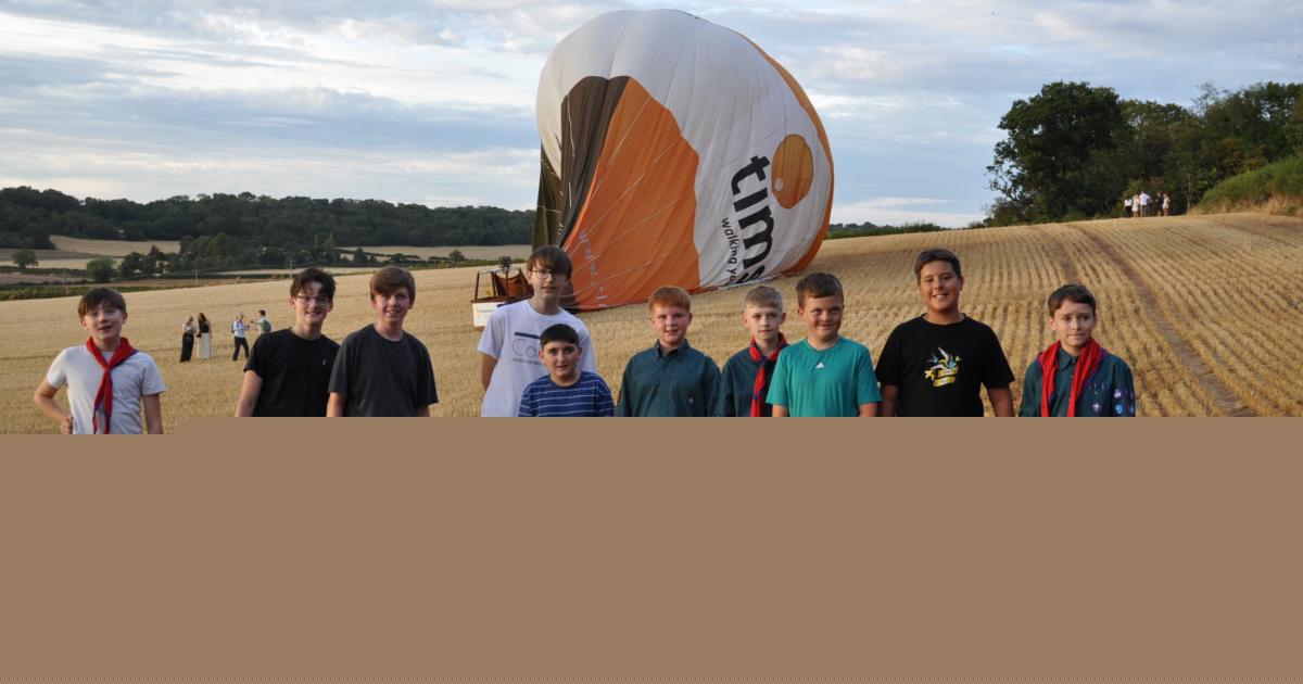 Boys on Welsh Scout camping trip unexpectedly help land hot air balloon