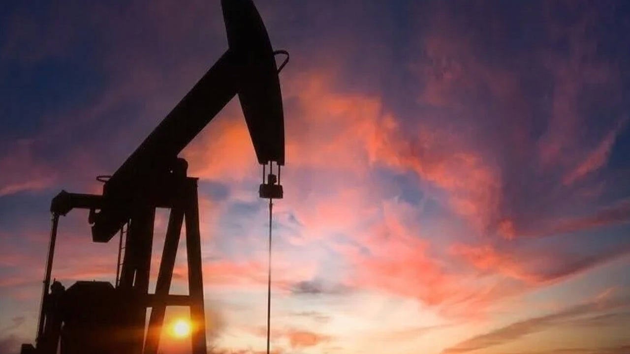 Hürmüz belirsizliği piyasayı yükseltti: Petrolün varil fiyatı 90 doları test ediyor