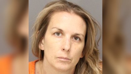 Una adolescente de Florida encontró muerto a su hermano pequeño y la madre es sospechosa del crimen