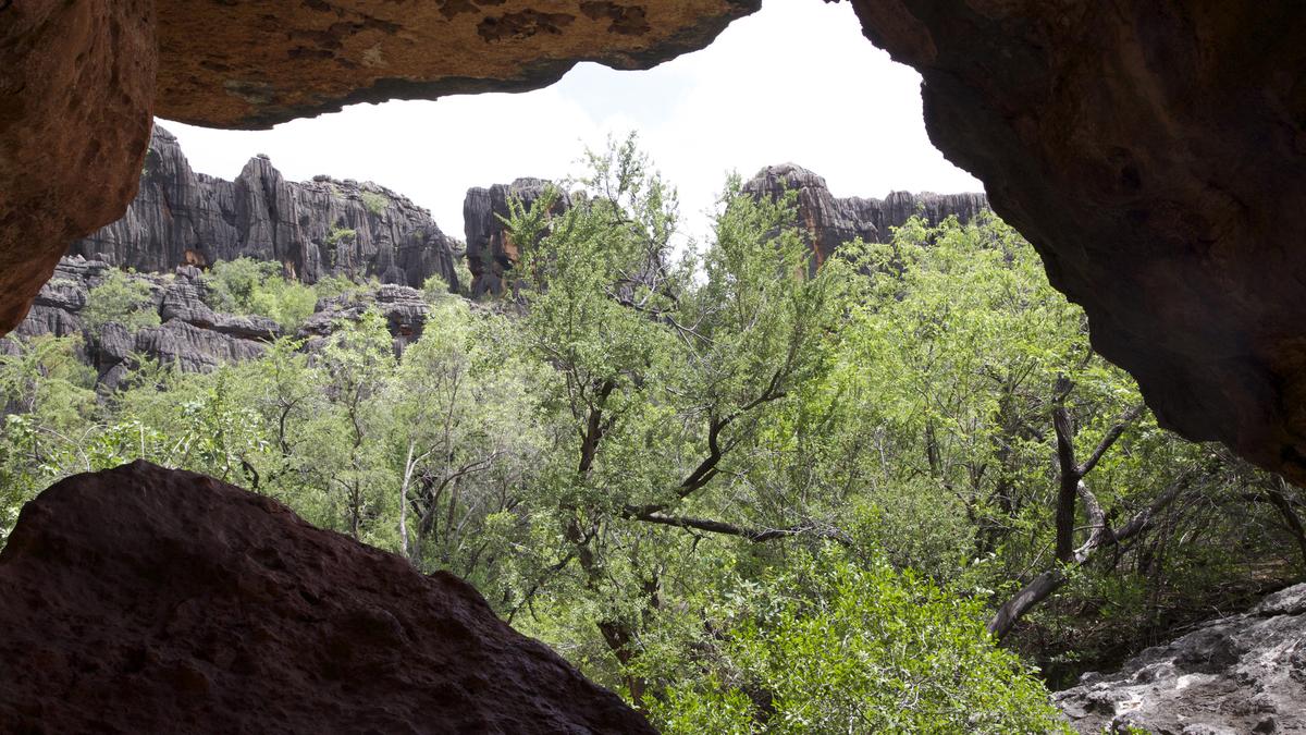 Mimbi Caves give unique human insight