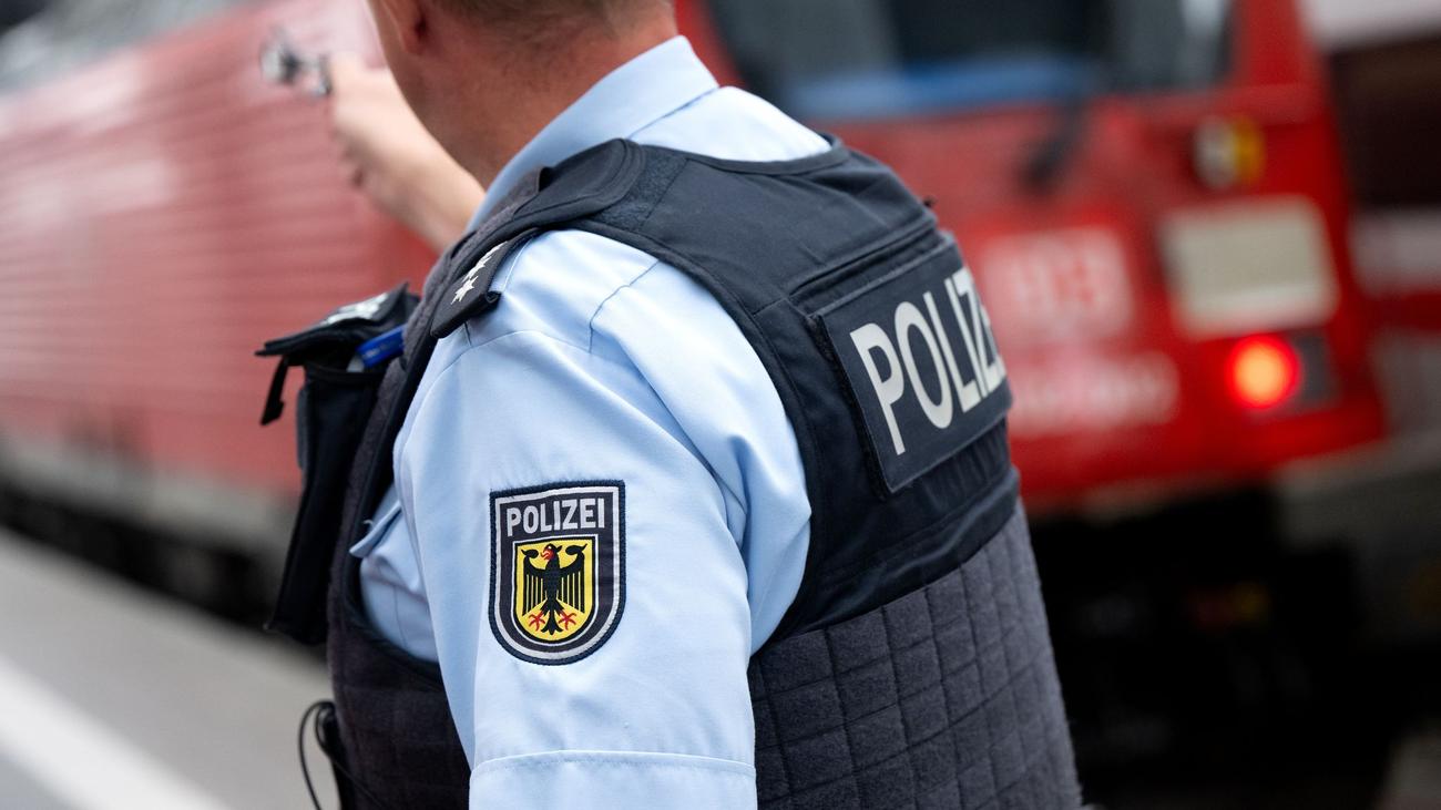 Nach Streit: 23-Jähriger im Zug mit Messer attackiert und verletzt