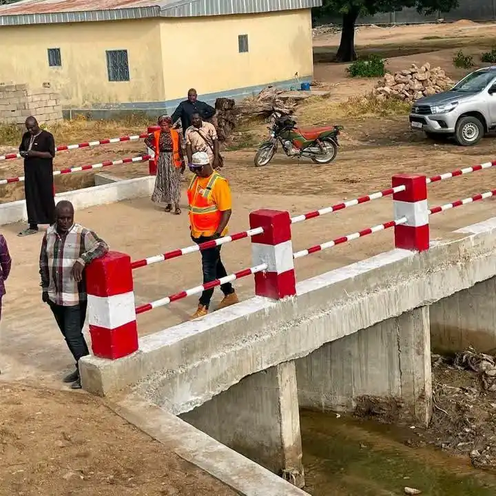 - Mokolo : le pont qui change la vie de tout un quartier