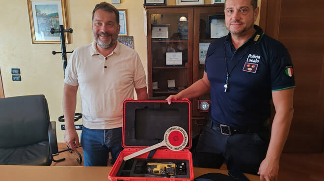 Desenzano, via al taser per la Polizia locale: in arrivo anche il cane antidroga