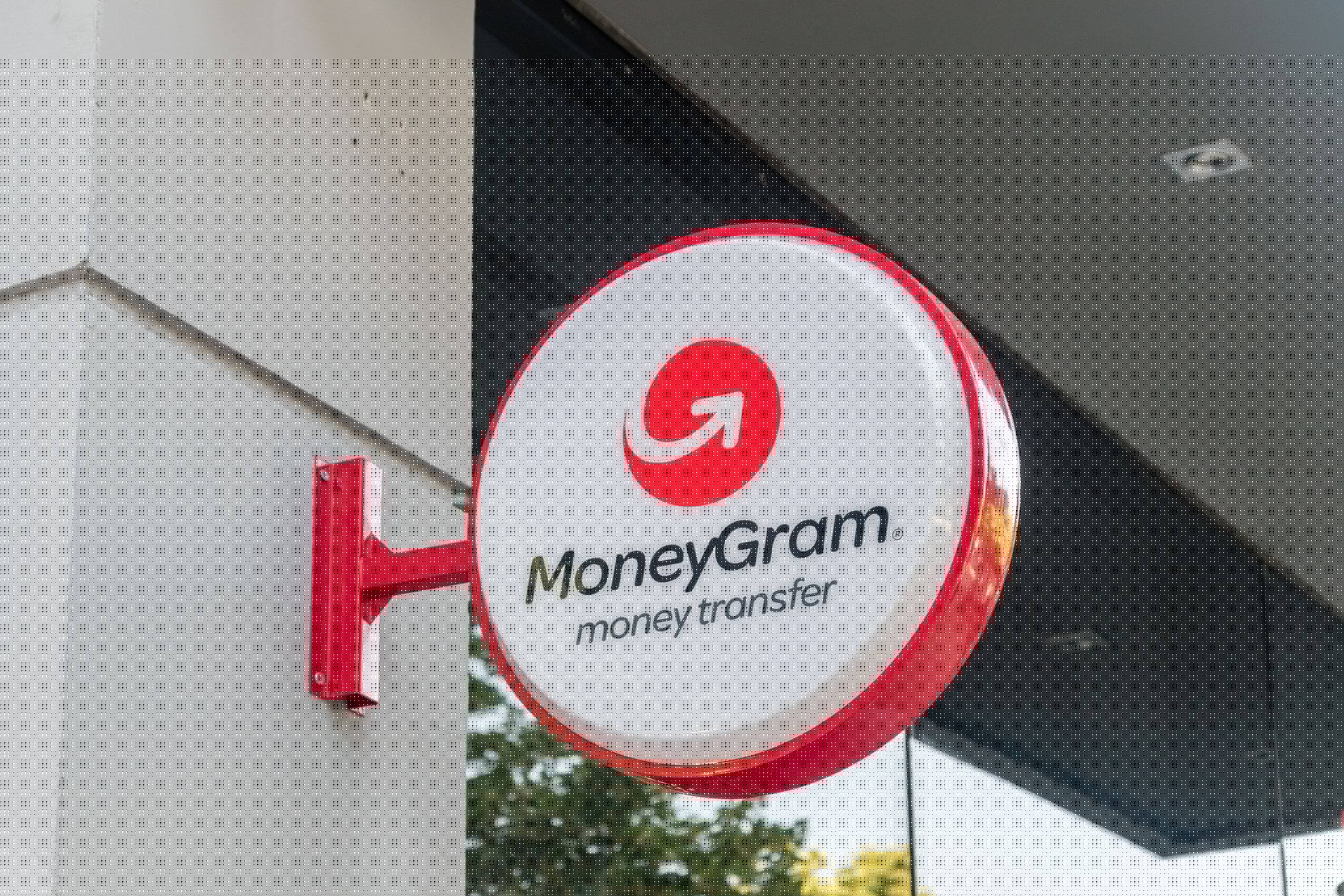 MoneyGram Expands Crypto Bridge to Solana Network via Rift Wallet Partnership