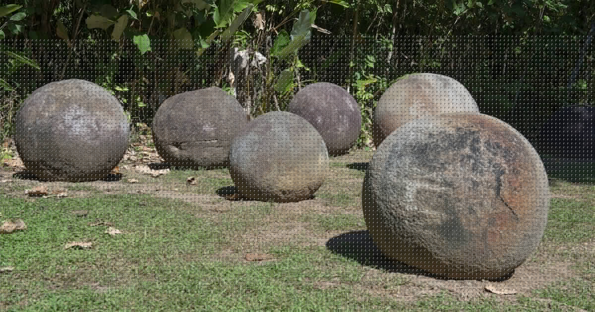 Precolumbian Chiefdom Settlements with Stone Spheres of the Diquís