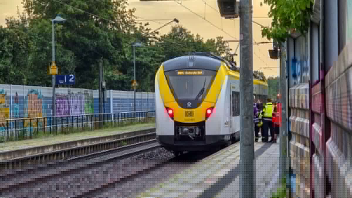 Karlsruhe: Wie konnte ein Bahn-Mitarbeiter bei Tempo 120 aus dem Zug stürzen?