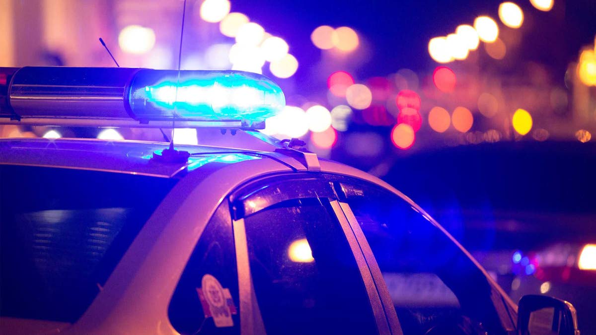 Customs officer robbed of US$10,000