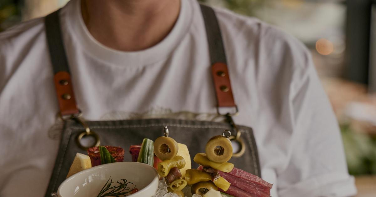 Restaurant serves up exclusive Pride brunch overlooking parade
