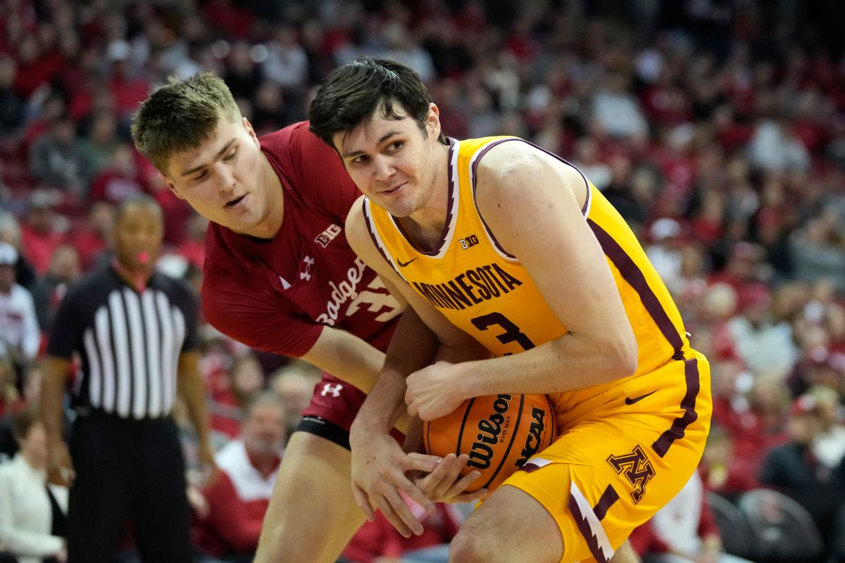 Blackwell scores 23, including Wisconsin’s final 7 points, and Badgers rally past Minnesota 67-63