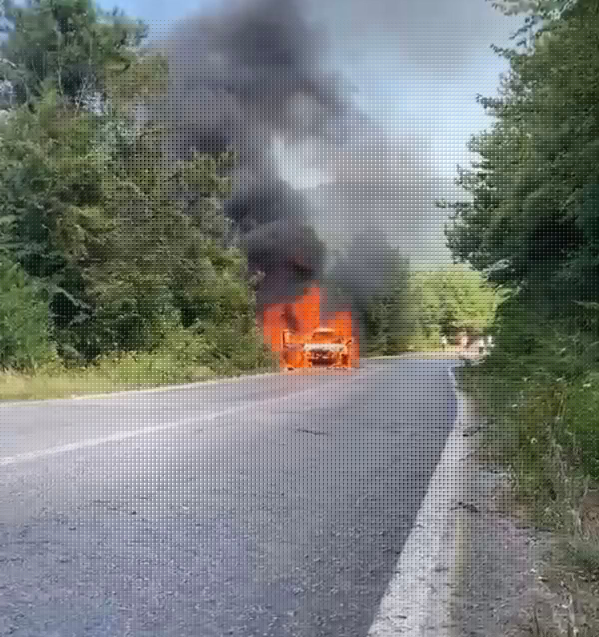 İnkumu yolunda otomobil alev aldı