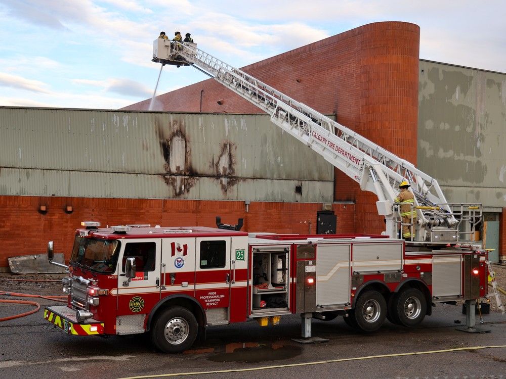 Fire breaks out in south Calgary at vacant Ogden legion building