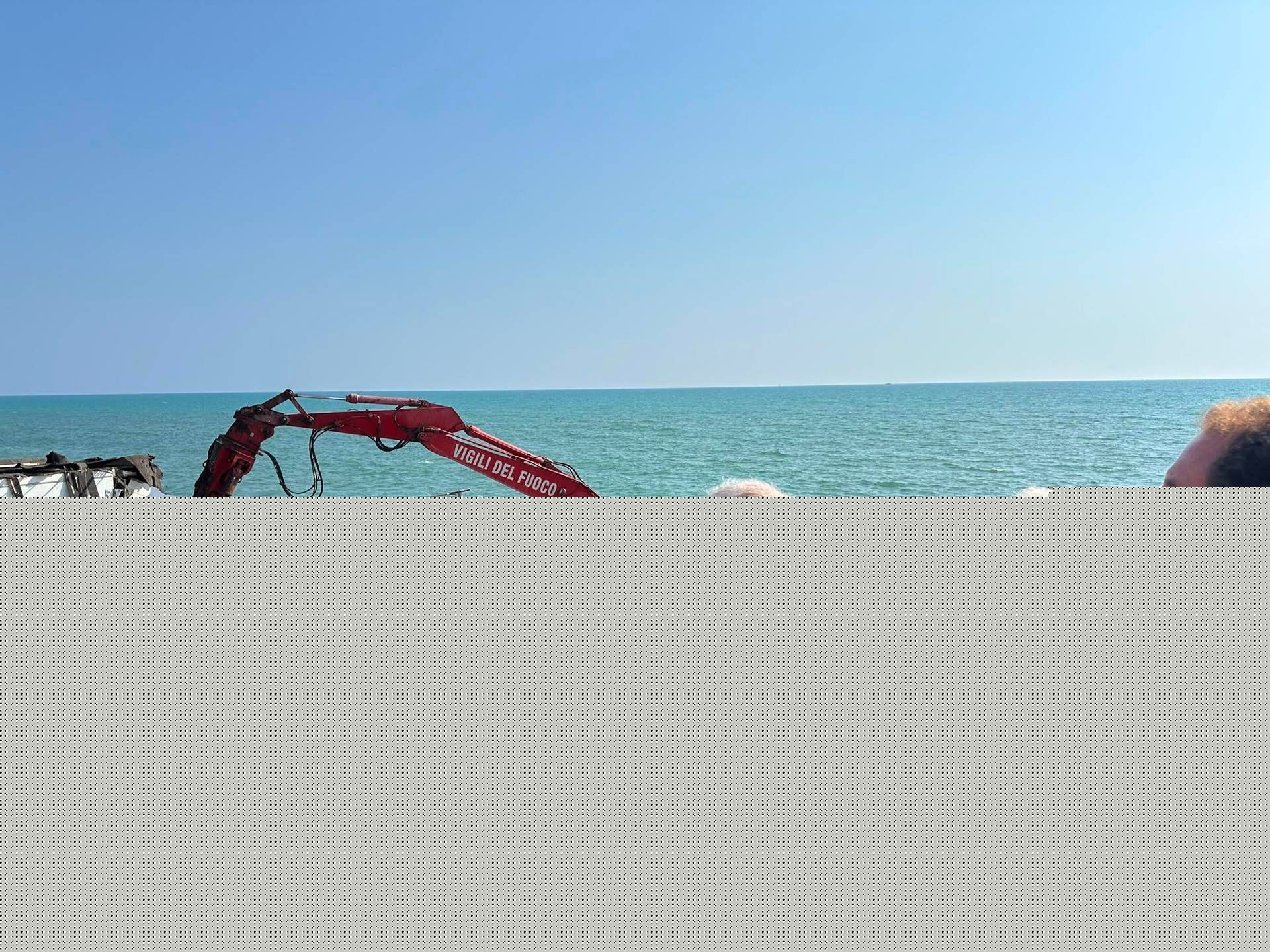 Ostia, via alla demolizione dello stabilimento dei vip. Gualtieri: "Il mare di Roma cambia volto"