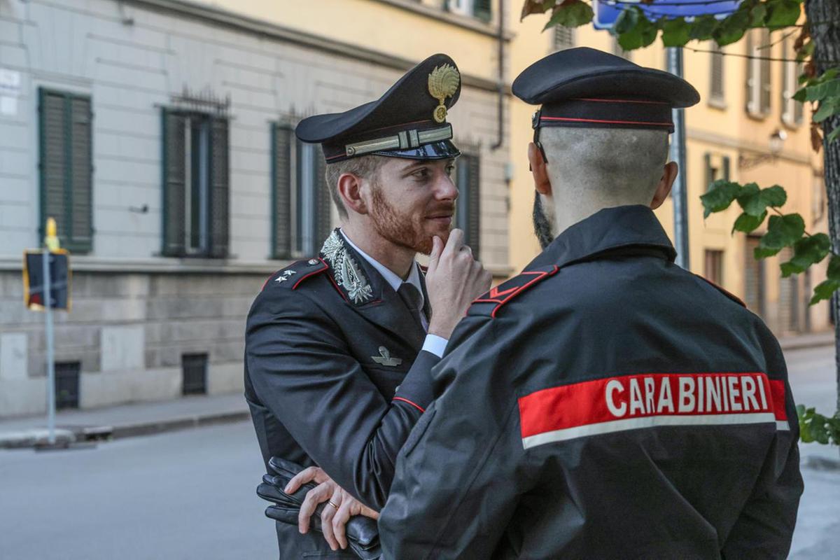 Rifiuta le sue avance, lui la prende a martellate e la nasconde nel furgone. Arrestato un 55enne