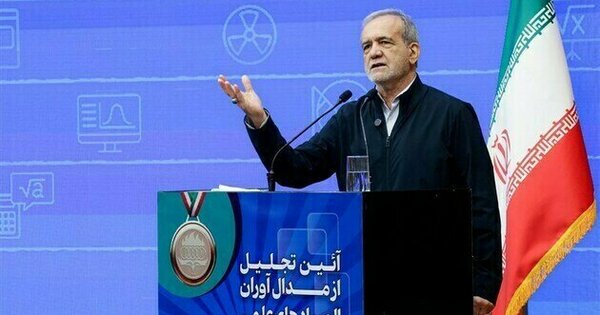 President: Iran Wont Bow to Pressure, Nobody Can Block Its Progress