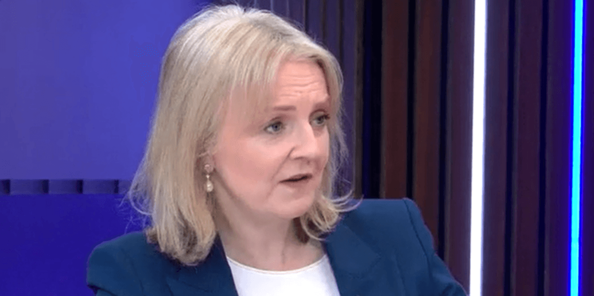 'Desperate!' Liz Truss accuses Keir Starmer of 'clutching at straws' as Labour leader 'bows to Beijing'