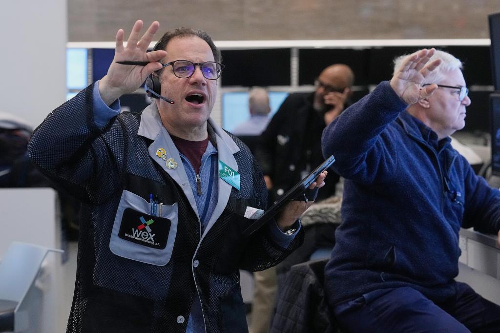 US stocks dip and gold swings as markets react to Trump’s choice to lead the Federal Reserve