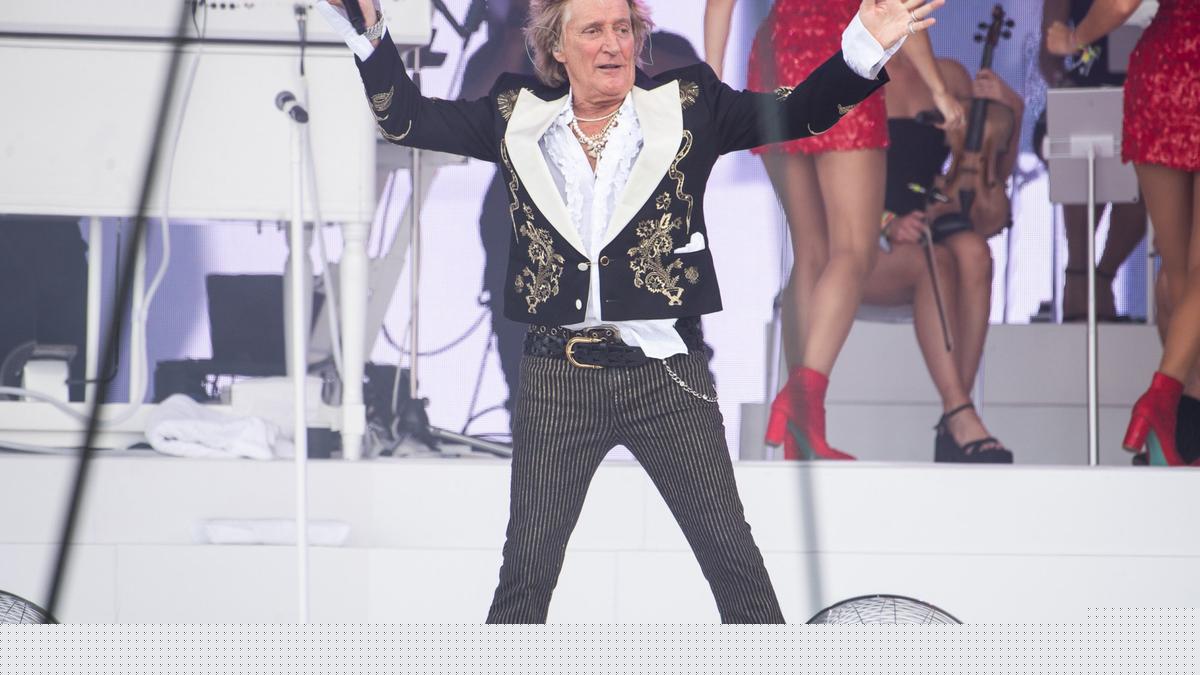 Sir Rod Stewart postpones show to undergo 'minor medical procedure'