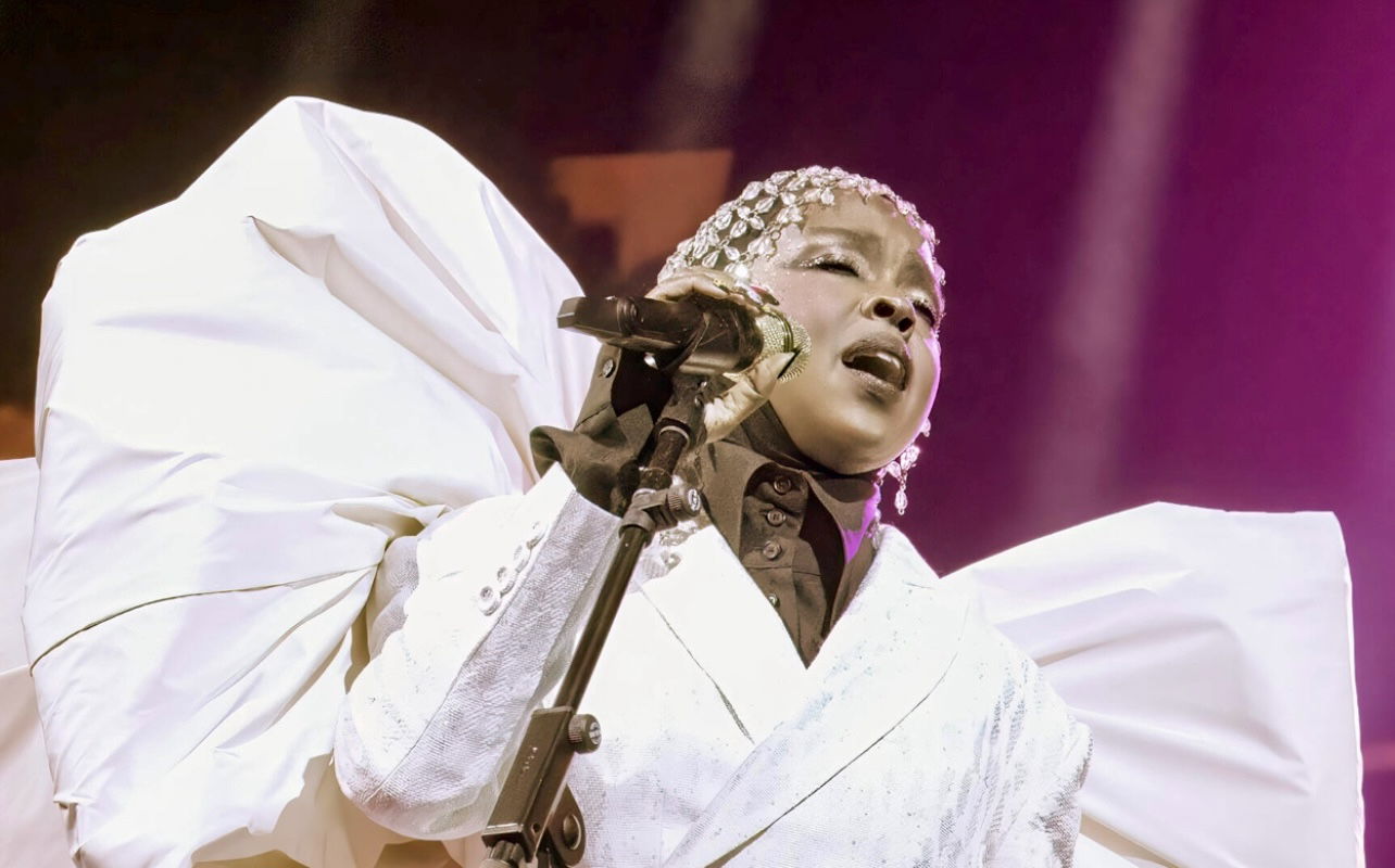 Lauryn Hill Will Perform Grammy Tribute For Roberta Flack And D’Angelo