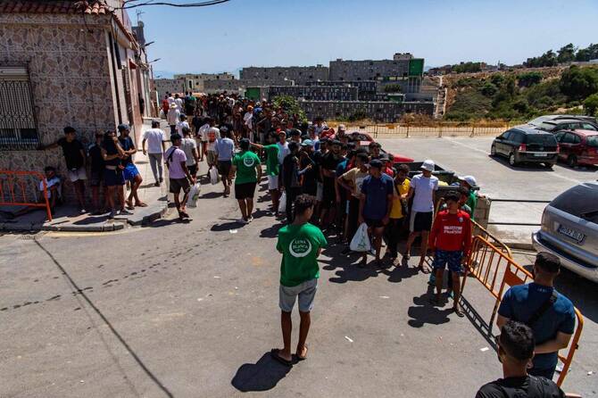 Spain checks 200 Italy arrivals in border controls after migration row