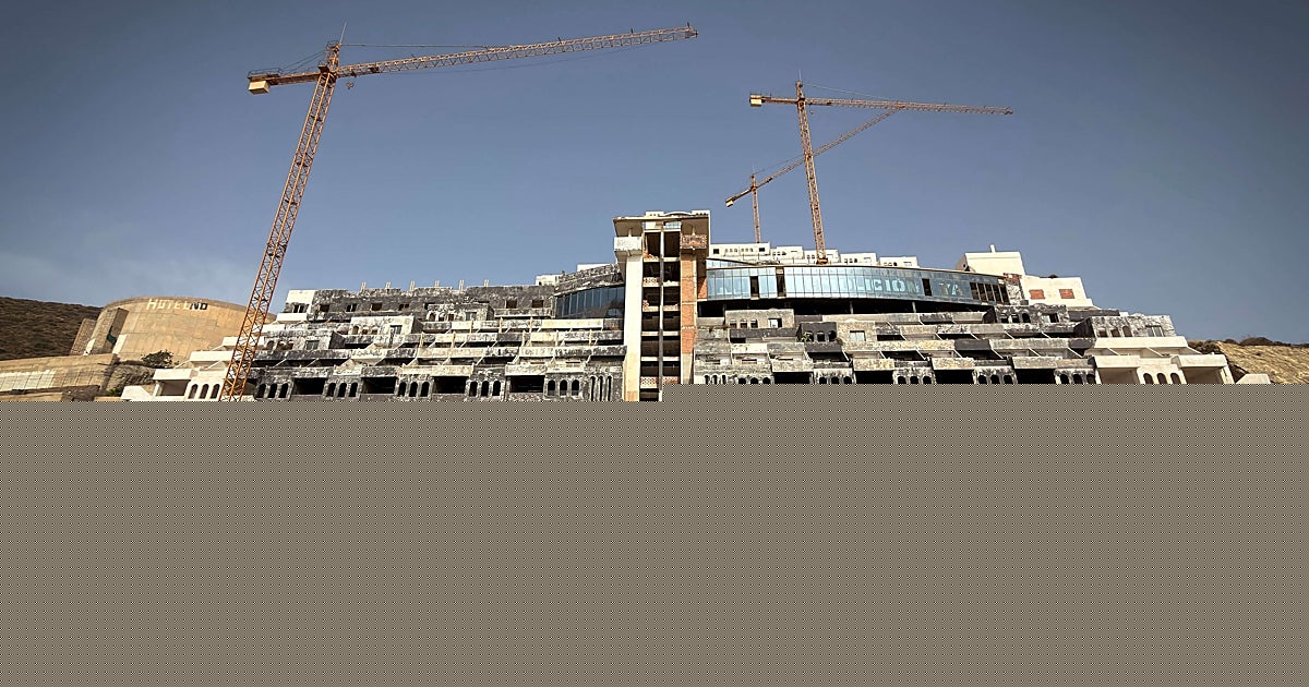 La memoria selectiva del PSOE con El Algarrobico: del anuncio estelar de Montero a pedir prisa a Moreno
