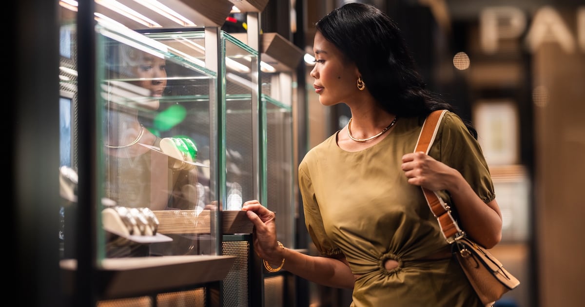 US Retail Sales Beat Forecasts in Sign of Solid Summer Spending