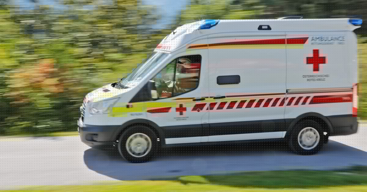 In Kurve gestürzt - Bei Radrennen schlitterte 41-Jährige unter Auto