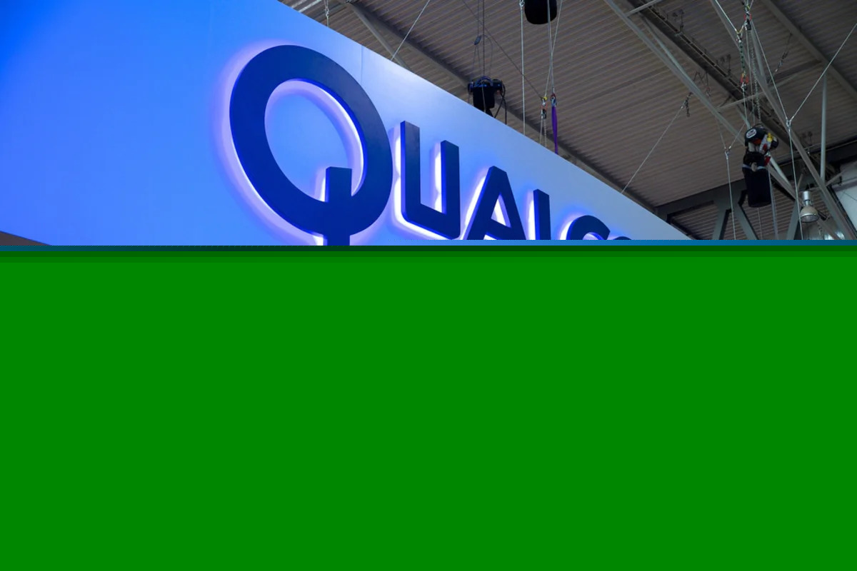 Qualcomm’s (QCOM) Samsung Expansion and AI Deals Could Reshape Its Growth Story