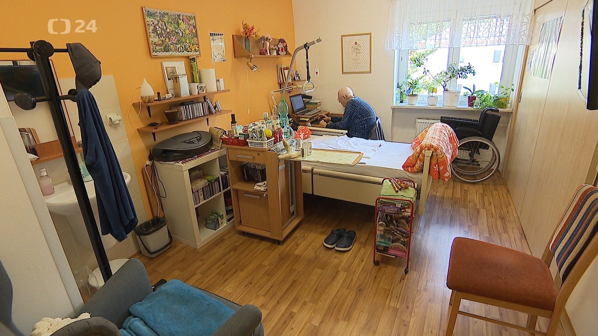Týden sociálních služeb. Jak fungují sociální služby a jejich zázemí. To mohou zjistit lidé během Týdne sociálních služeb. Začal v pondělí a potrvá do neděle. (video)