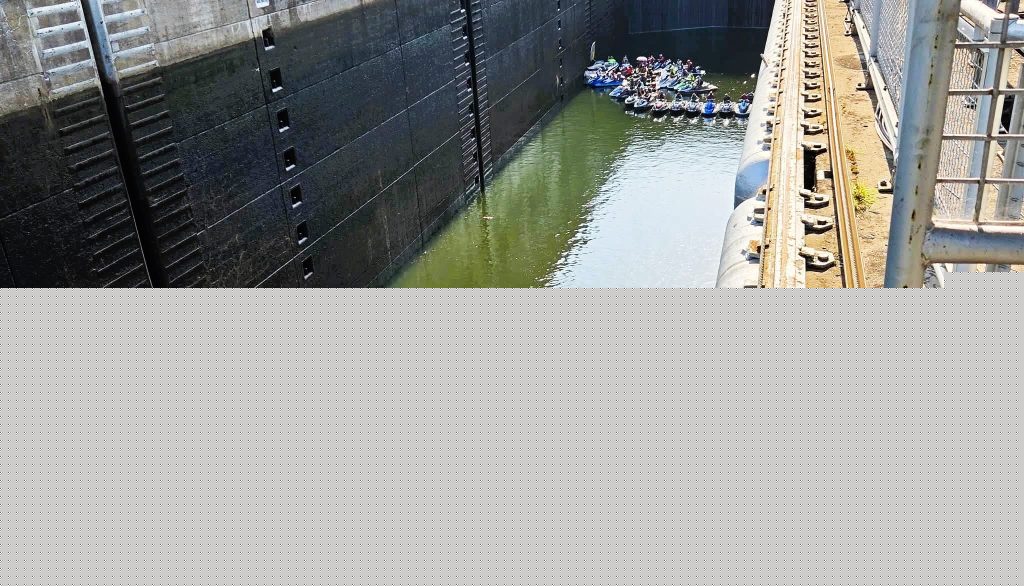 Tennessee River 600 Moves Through Chickamauga Lock