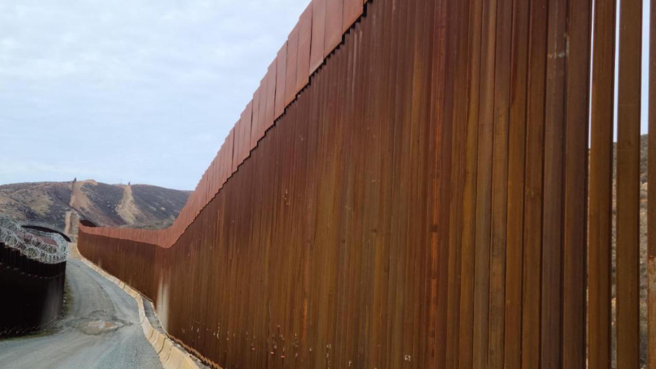 Planean construcción de casi 10 millas de muro fronterizo en la frontera Tijuana-San Diego