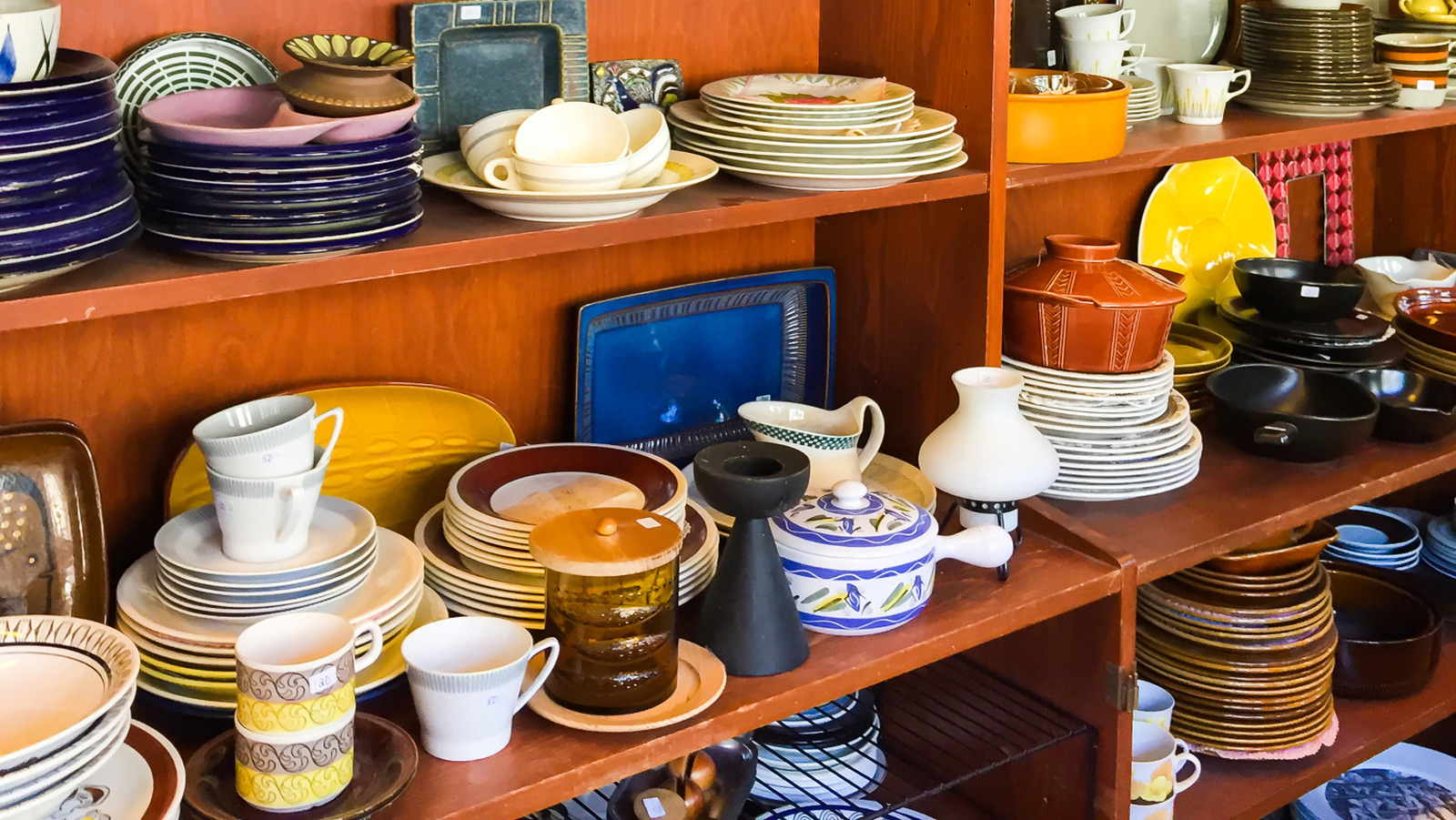 The Victorian-Inspired Dishware Design That Vintage Collectors Love
