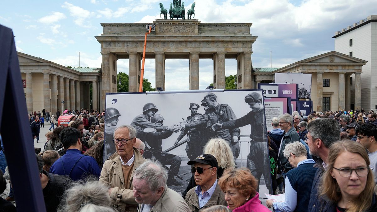 "Giftige Nadelstiche" aus Moskau überschatten Wiedervereinigung - Experten fordern rasche Aufrüstung