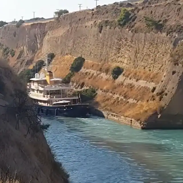 Superyacht BLUE II Collides with Corinth Canal Walls – Dramatic Video Emerges