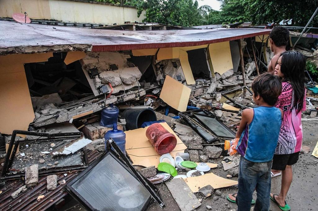 Rescuers in desperate search after a powerful earthquake hit the Philippines, killing at least 69