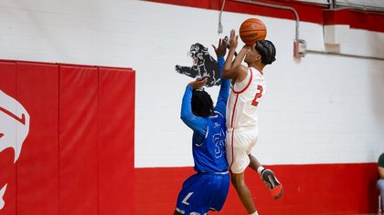 PANTHER BASKETBALL HAS A ROUGH NIGHT IN HEARNE