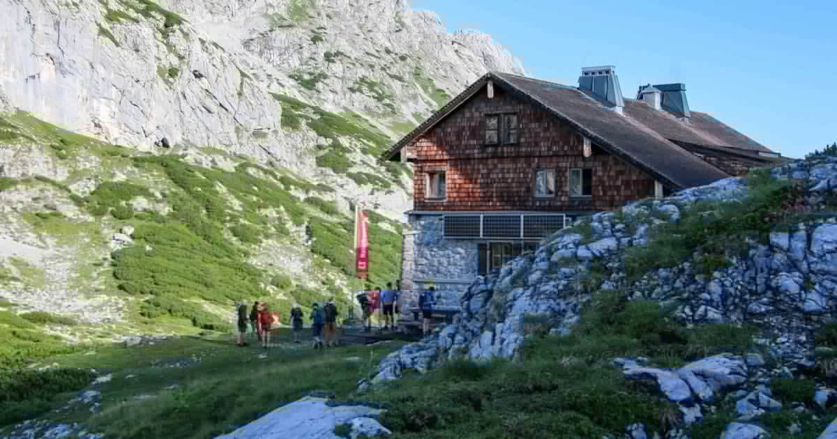 Happischhaus - Schutzhütte wird per Heli mit Trinkwasser versorgt
