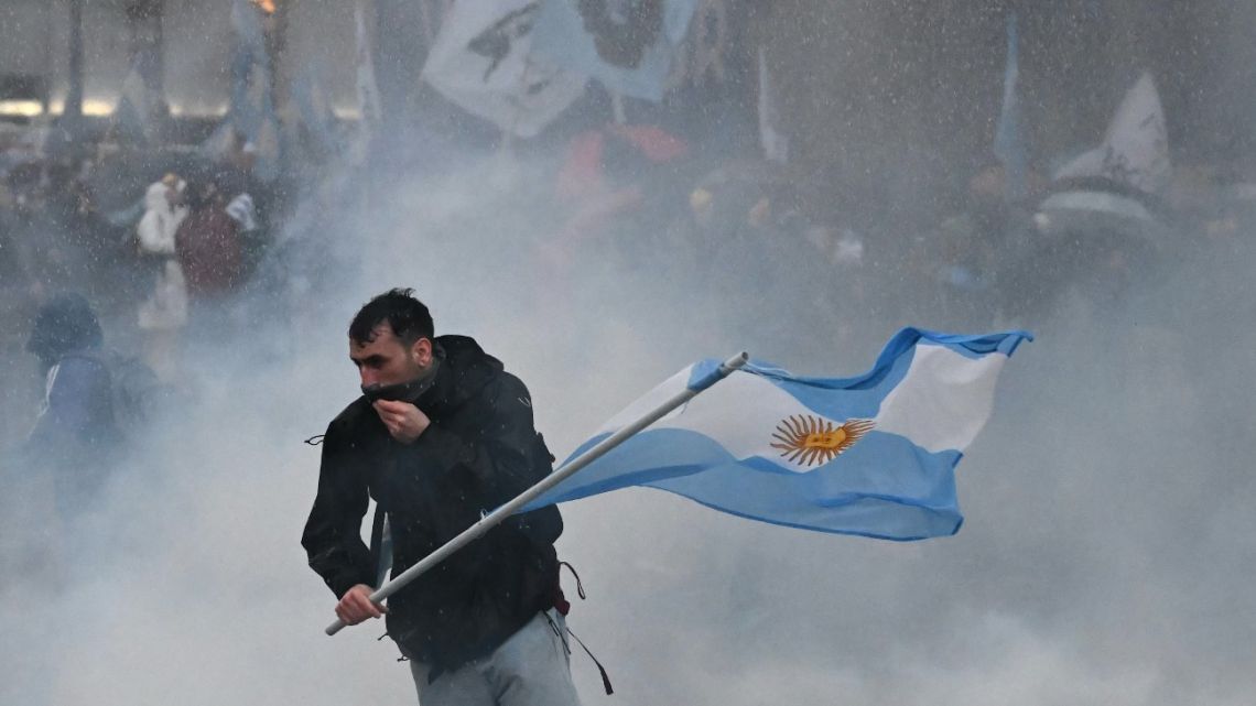 Protesters clash with police in Buenos Aires over private property bill