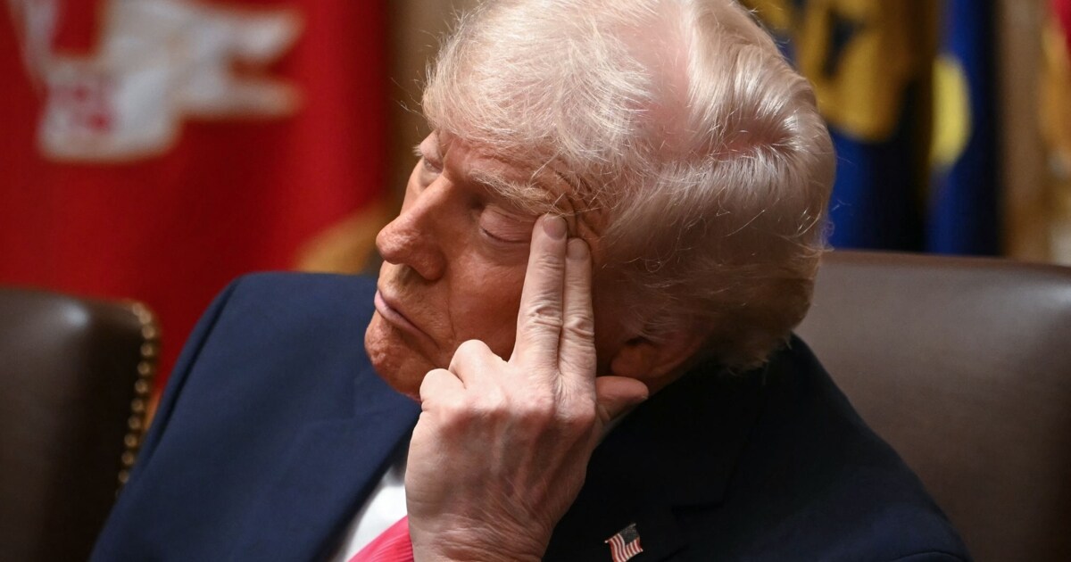 „Ziemlich langweilig“ - Trump kontert Spekulationen um geschlossene Augen